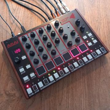Akai Professional Rhythm Wolf drumcomputer met bassynth en  beschikbaar voor biedingen
