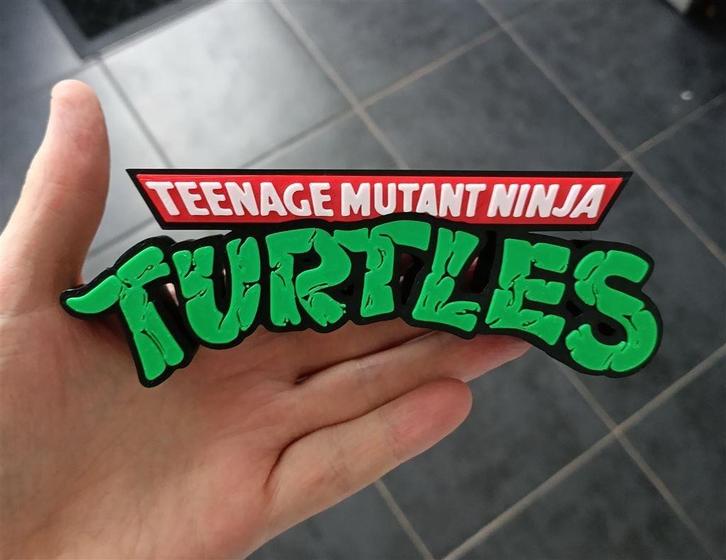 prachtig 3D Logo TEENAGE MUTANT NINJA TURTLES, Verzamelen, Film en Tv, Nieuw, Verzenden