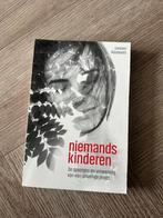 Niemandskinderen - Carolien Roodvoets, Boeken, Ophalen of Verzenden, Nieuw, Klinische psychologie