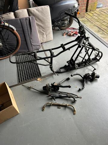 Frame Suzuki LT80 compleet beschikbaar voor biedingen