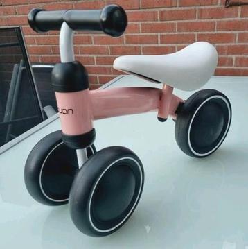 Loopfiets  /  driewieler Roze beschikbaar voor biedingen