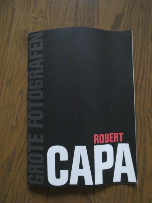 Fotoboek ROBERT CAPA, van de Volkskrant uit 2001, Boeken, Kunst en Cultuur | Fotografie en Design, Gelezen, Fotografen, Ophalen of Verzenden