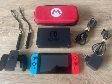 Nintendo Switch V2 Compleet in Top Staat + Beschermcase  beschikbaar voor biedingen