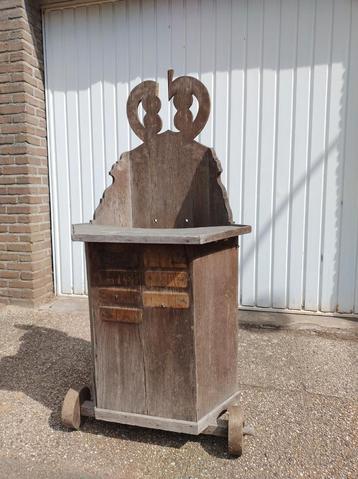 Brocante Kinderstoel op Wielen beschikbaar voor biedingen