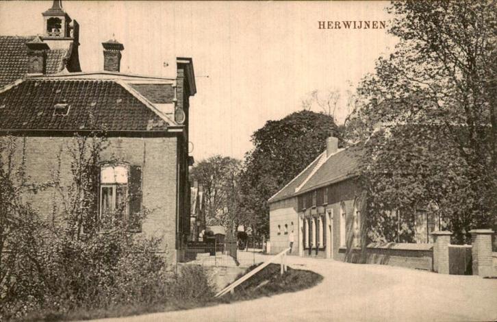 Herwijnen - Huizen - Straat met brug, Verzamelen, Ansichtkaarten | Nederland, Gelopen, Gelderland, Voor 1920, Ophalen of Verzenden