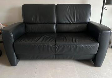 Zwarte leren tweezitsbank