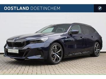 BMW i5 eDrive40 M Sport / Panoramadak / Trekhaak / Parking A beschikbaar voor biedingen