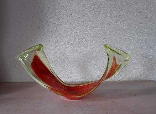Murano schaal rood/oranje met uranium glas izgst., Antiek en Kunst, Kunst | Designobjecten, Ophalen of Verzenden