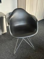 Eames Style DAR Armchair – Black & Chrome, Huis en Inrichting, Ophalen, Zo goed als nieuw, Zwart, Eén