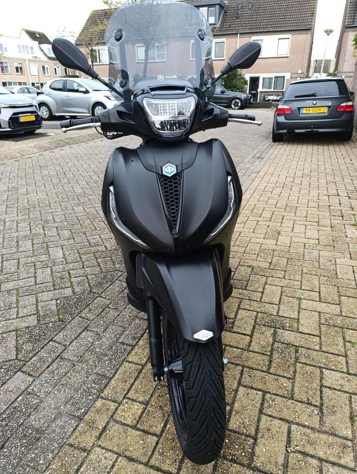 Piaggio Beverly 400 HPE 2023 | 2.200 km | BTW verrekenbaar, Motoren, Motoren | Piaggio, Particulier, Scooter, 12 t/m 35 kW, 1 cilinder
