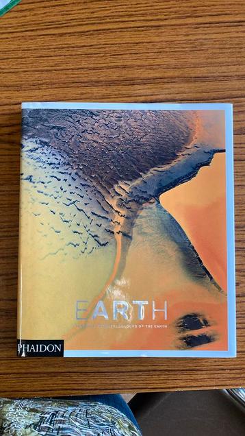 Earth - Colours of the Earth beschikbaar voor biedingen
