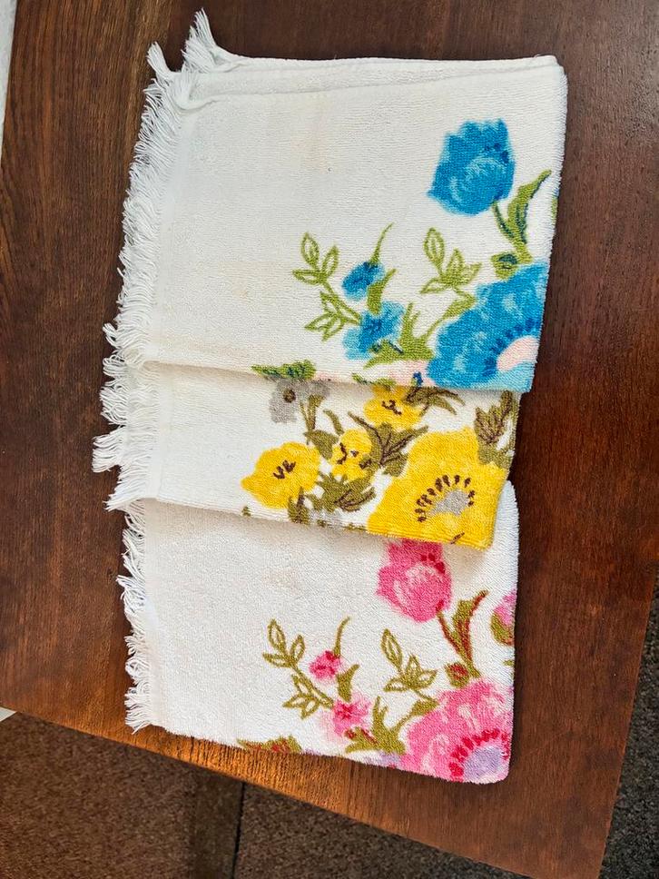 Vintage Gastendoekjes met Bloemenmotief, Huis en Inrichting, Badkamer | Badtextiel en Accessoires, Zo goed als nieuw, Gastendoekje