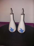 Olie en azijn set - Wit met blauwe bloemmotieven, Huis en Inrichting, Woonaccessoires | Vazen, Ophalen, Wit, Aardewerk of Porselein