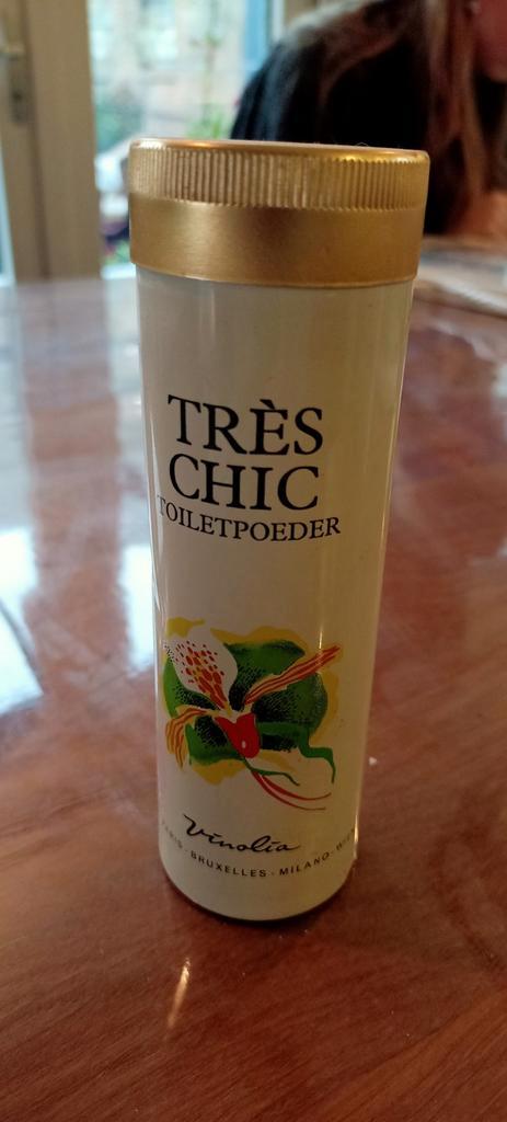 Vintage Très Chic Toiletpoeder, Sieraden, Tassen en Uiterlijk, Uiterlijk | Cosmetica en Make-up, Gebruikt, Make-up, Gehele gezicht