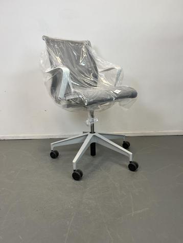 1x Herman Miller Setu Bureaustoel Donkergrijs - Wit beschikbaar voor biedingen