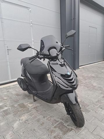 Piaggio Zip 4T Scooter Glans Zwart FULL OPTION 45km/u (BROM) beschikbaar voor biedingen