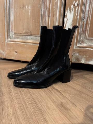 ZARA laklaars 37 beschikbaar voor biedingen