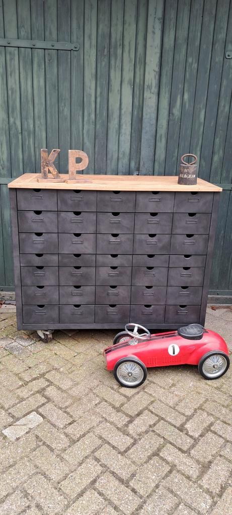 Unieke zware  industriële houten ladenkast met eikenblad, Kinderen en Baby's, Speelgoed | Buiten | Skelters, Zo goed als nieuw