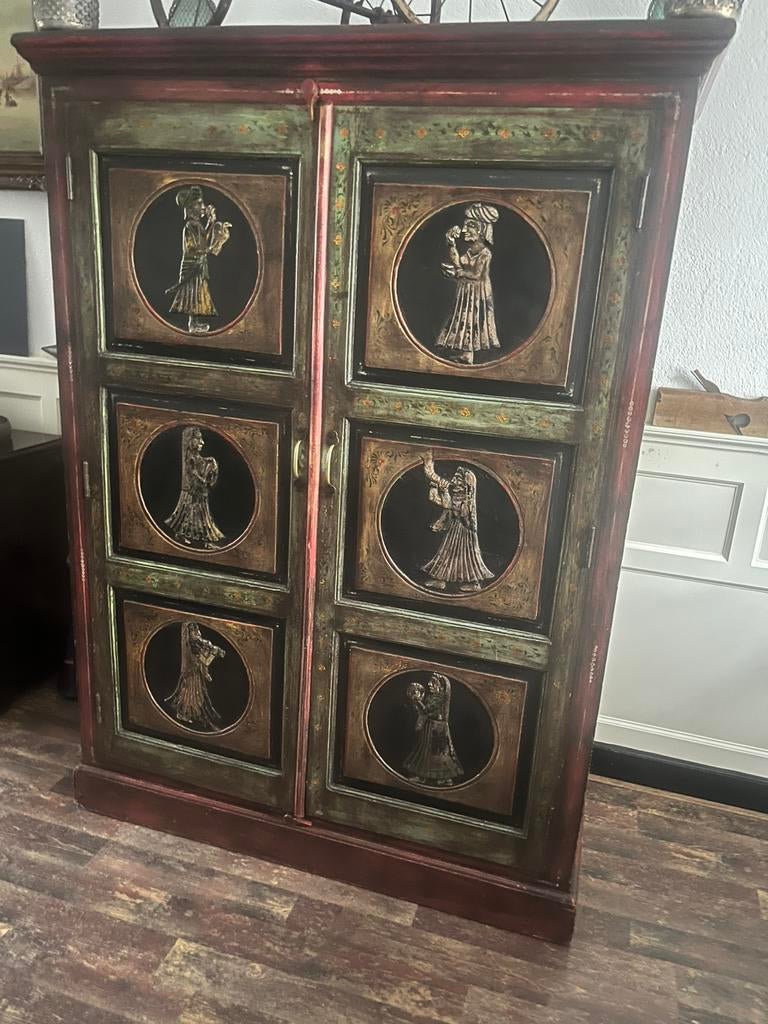 Zeer mooie aparte kast, Ophalen