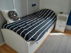 Wit tiener bed, eenpersoons laden bed met nachtkastje, 90 cm, Gebruikt, Ophalen of Verzenden, Eenpersoons