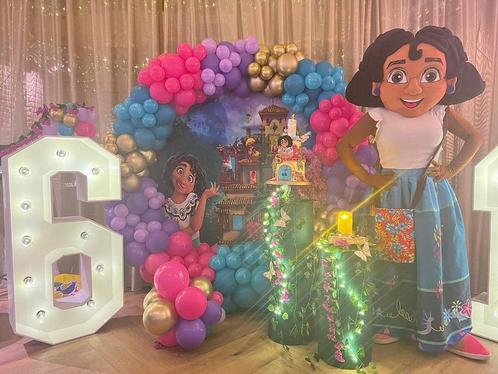 Mooie Mirabel mascotte met leuke acteur op je feestje?, Hobby en Vrije tijd, Feestartikelen | Verhuur, Nieuw, Ophalen of Verzenden