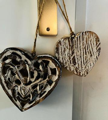 Decoratieve hangers hartjes hout beschikbaar voor biedingen
