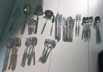 68-delige verzilverde bestekset uit de jaren '30 beschikbaar voor biedingen