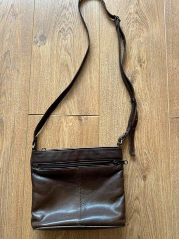 Schoudertas donkerbruin beschikbaar voor biedingen