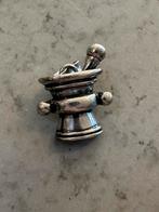 Zilveren Bedel Hanger Mortier Vijzel Stamper Apotheek, Ophalen of Verzenden, Zo goed als nieuw, Zilver, Overige merken