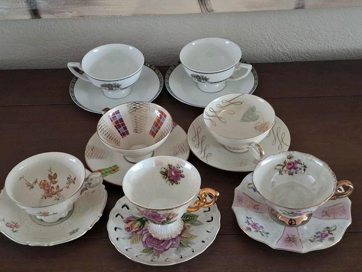 Antieke theekopjes met schotel - 7 stuks, Antiek en Kunst, Antiek | Porselein, Ophalen