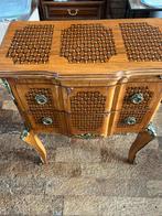 Houten kastje met ornamenten en 2 lades, Ophalen