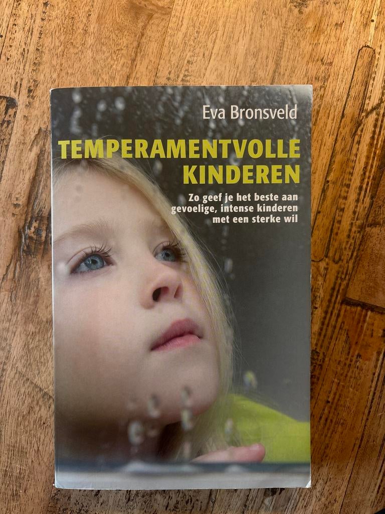 Boek: Temperamentvolle Kinderen - Eva Bronsveld, Ophalen of Verzenden, Gelezen, Opvoeding tot 6 jaar