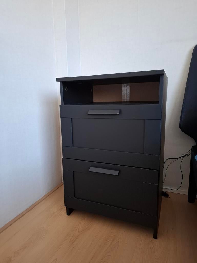 Zwart nachtkastje van IKEA, Huis en Inrichting, Ophalen, Zo goed als nieuw, 45 tot 65 cm