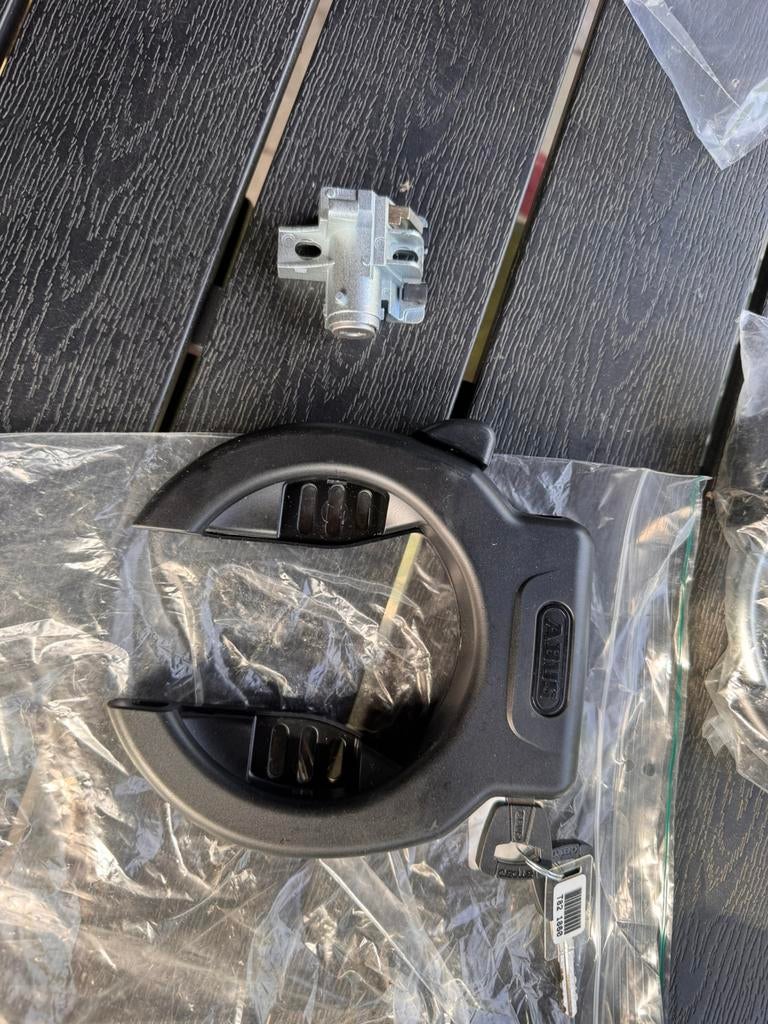 Te koop, 2x Abus slot met accu slot., Ophalen of Verzenden, Nieuw, Elektrische fiets