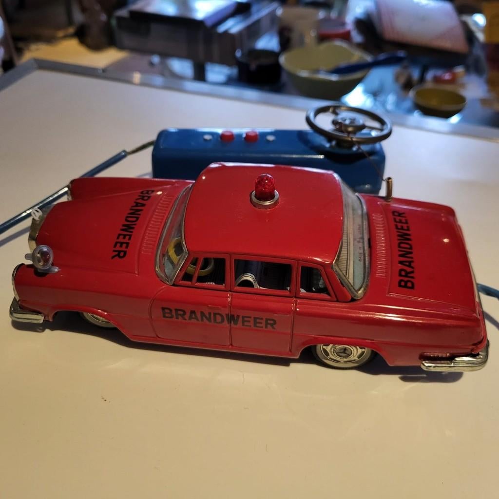 Mercedes Benz Brandweer auto + afstandsbediening, Antiek en Kunst, Ophalen of Verzenden