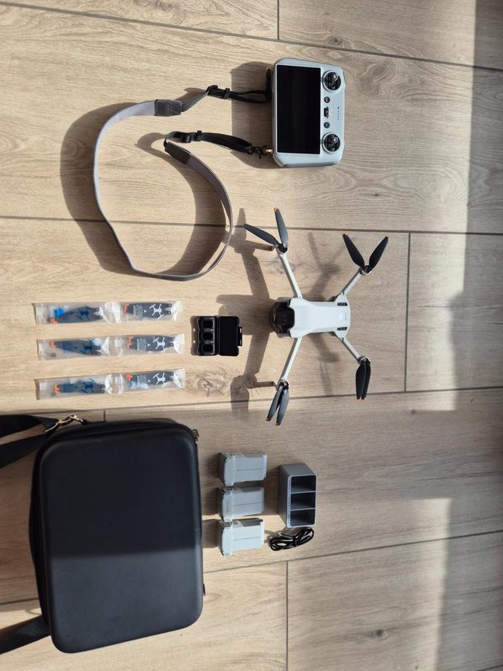 DJI Mini 3 drone met controller en accessoires, Audio, Tv en Foto, Drones, Gebruikt, Cameradrone, DJI, Minder dan 250 gram, Meer dan 45 minuten