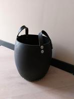 Stoere mand van rubberen autoband, Ophalen, Overige materialen, Mand, Rond