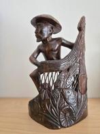 Houten beeld visser met net en vissen, Ophalen, Handgemaakt, 20 - 50 cm, Beeld