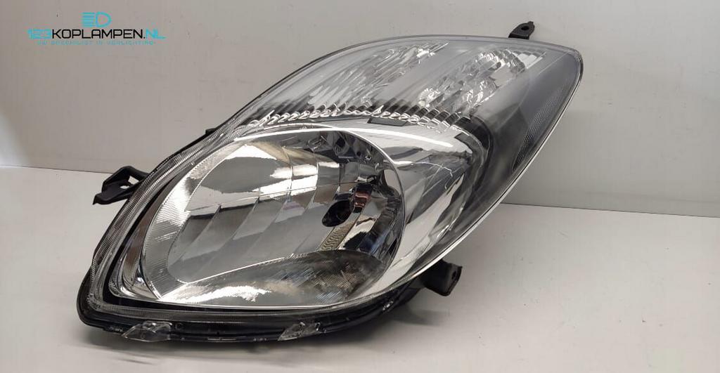 Toyota Yaris 2 Facelift koplamp links, Gebruikt, -, -, Ophalen of Verzenden