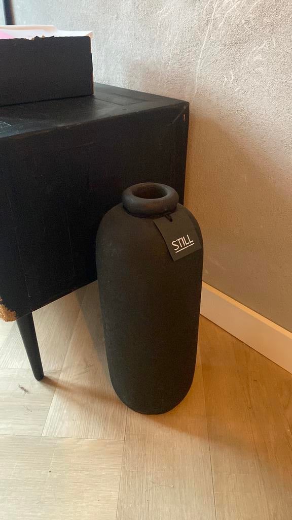 Zwarte vaas, Huis en Inrichting, Woonaccessoires | Vazen, Zwart, Ophalen of Verzenden, Minder dan 50 cm, Glas