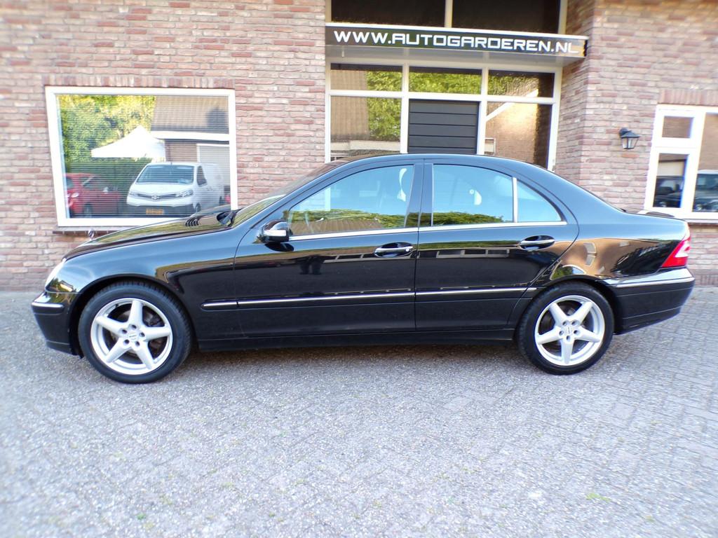 Mercedes-Benz C-klasse 180 K. Elegance Automaat / Airco / Na, Auto's, Mercedes-Benz, Automaat, Gebruikt, Zwart, Navigatiesysteem