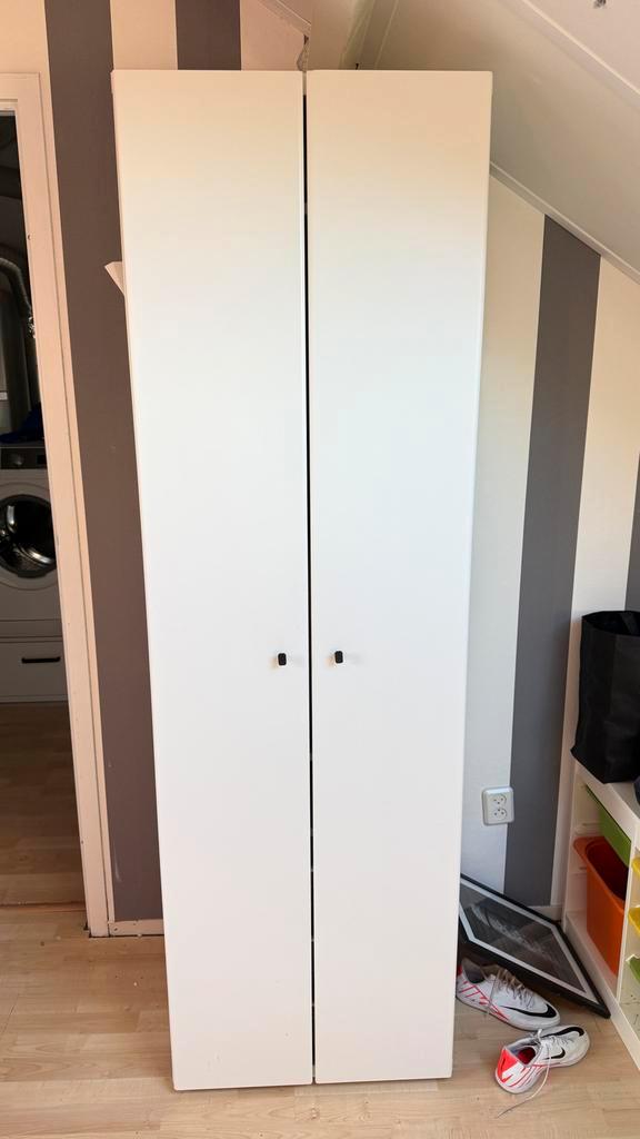 Witte kledingkast met planken en hangruimte, Huis en Inrichting, Kasten | Kledingkasten, Zo goed als nieuw, 200 cm of meer, 50 tot 100 cm
