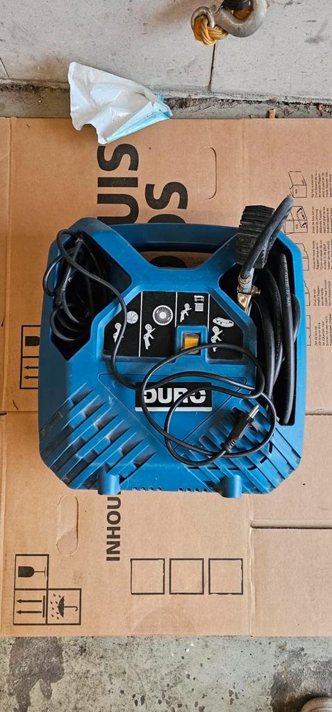 Mobiele compressor Duro - Compact en handig, Doe-het-zelf en Verbouw, Compressors, Gebruikt, Minder dan 6 bar, Minder dan 25 liter