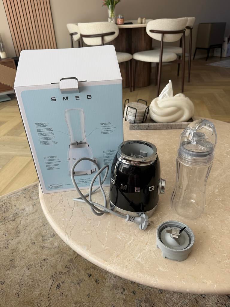 Smeg Blender To Go Zwart - Weinig gebruikt, Ophalen of Verzenden, Zo goed als nieuw, Blender to go