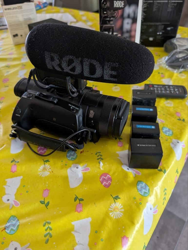 Sony FDR AX700 4K ultra HD camcorder incl veel extra's, Ophalen, Zo goed als nieuw, Sony, 20x of meer