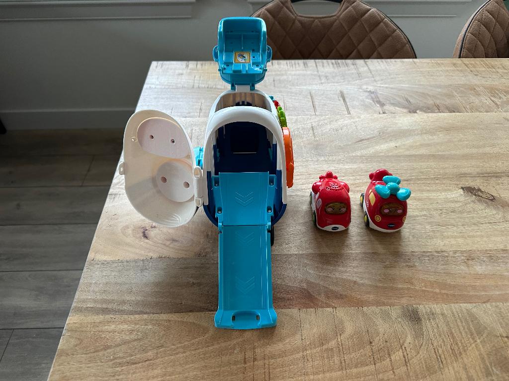 Toet toet vliegtuig, Ophalen, Zo goed als nieuw, 2 tot 4 jaar