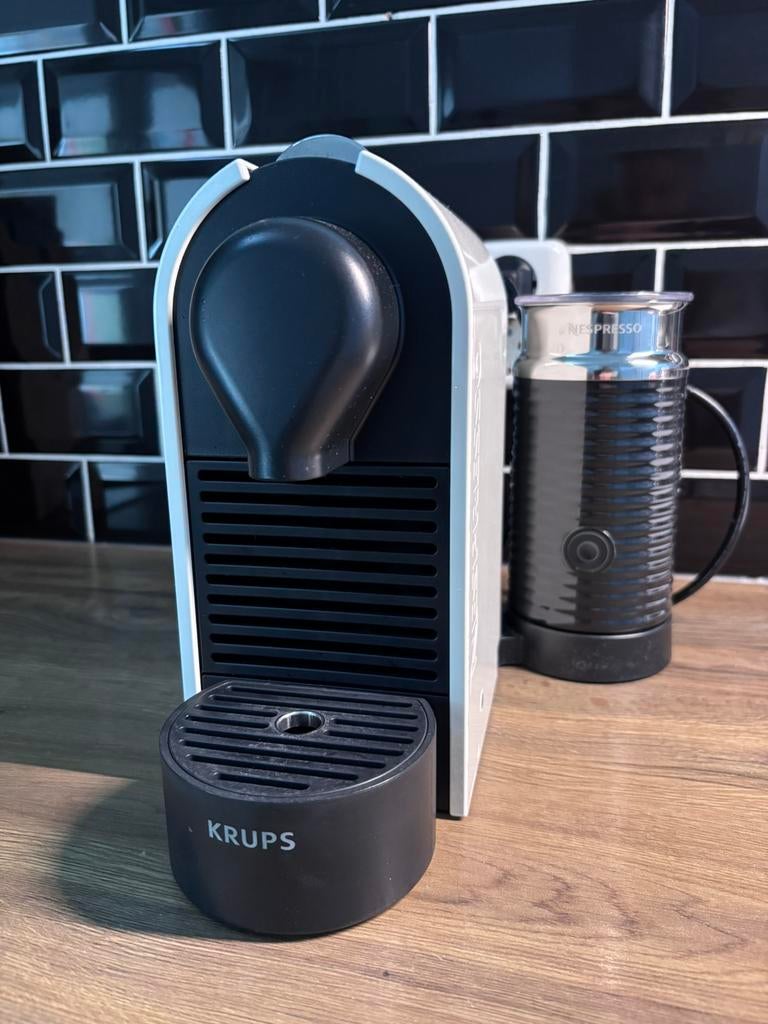 Nespresso krups + melkopschuimer, Ophalen, Gebruikt, Espresso apparaat