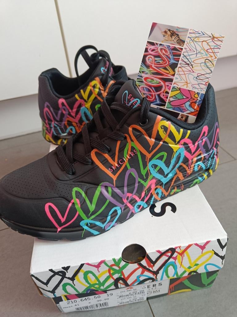 Dames Skechers uno black with hearts sneakers maat 41, Kleding | Dames, Schoenen, Skechers, Overige kleuren, Ophalen of Verzenden