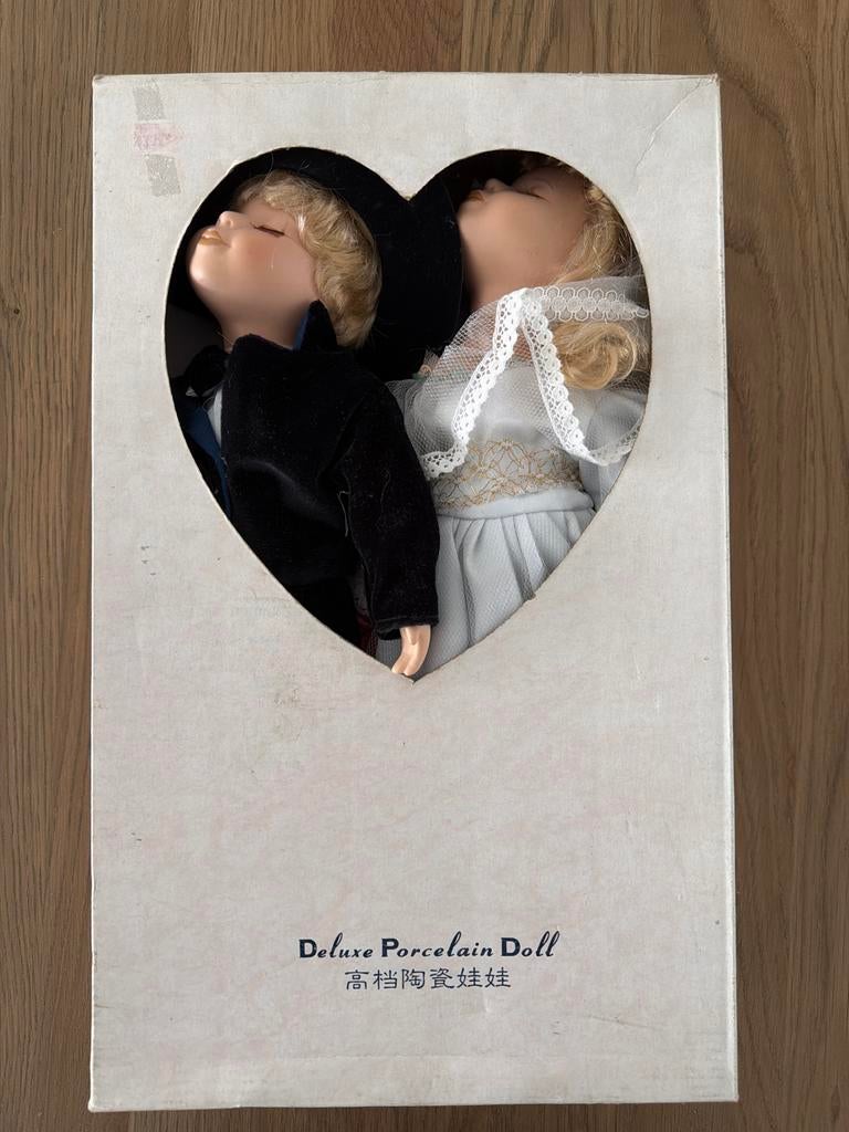 Porseleinen poppen bruidspaar in doos, Ophalen of Verzenden, Zo goed als nieuw, Pop