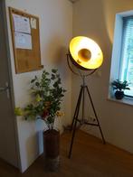 Te koop: Staande goudkleurige ovale lamp. Merk Thames., Ophalen, Gebruikt, Overige materialen, Industriële moderne lamp